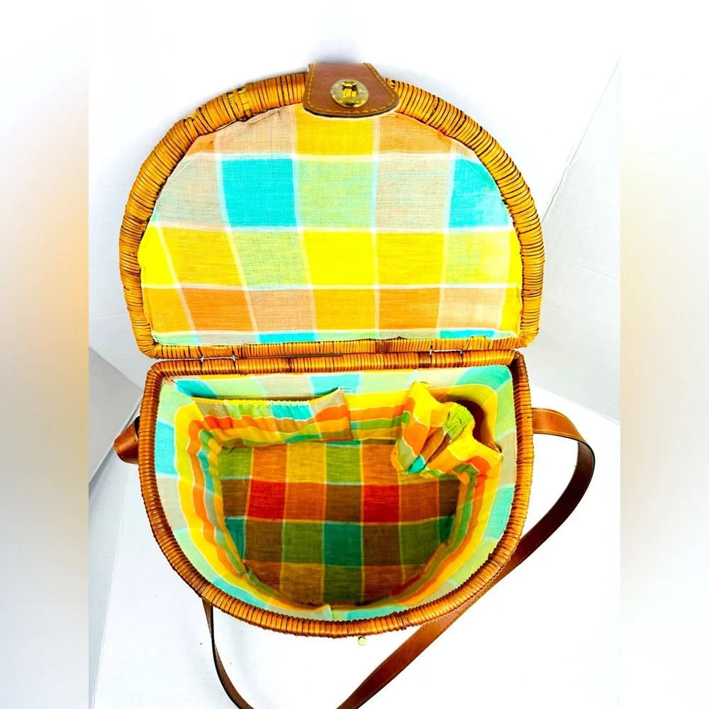 Vintage Vertical Picnic Basket With Floral Cloth Lining and leather strap - Picture 10 of 10